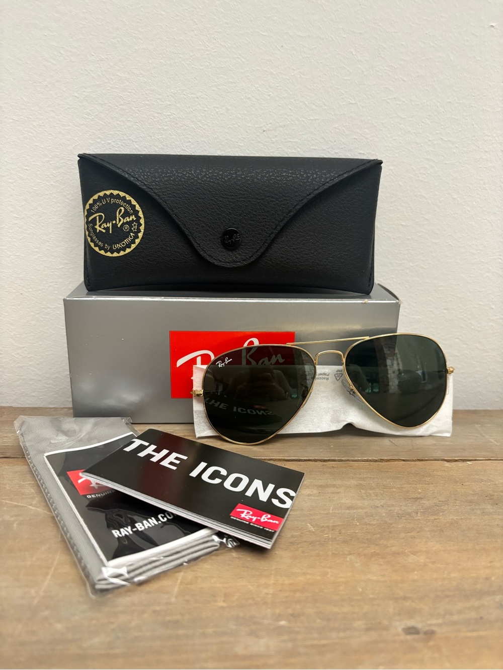 NWT Ray Ban Aviator "Arista"
G-15 Green, large gold-tone metal rims ORB3025